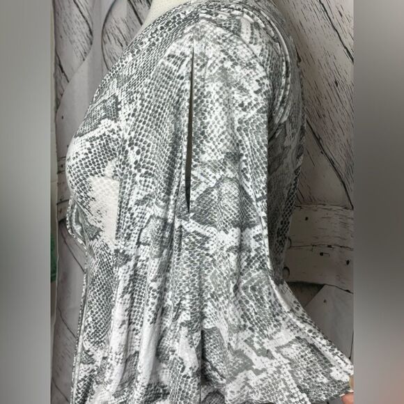 Haute Hippie Snake Print Top Pleated Front XXS (Runs big) - Picture 4 of 8